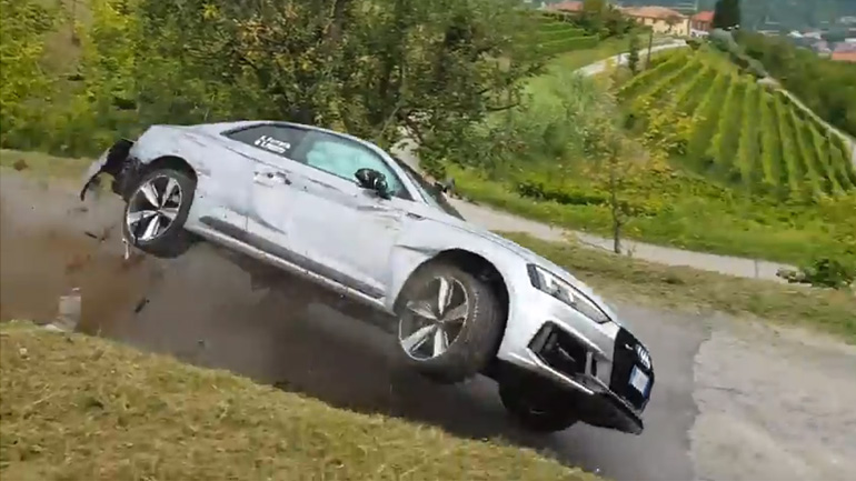 Πήγε να αγοράσει αμπέλια με το RS5!